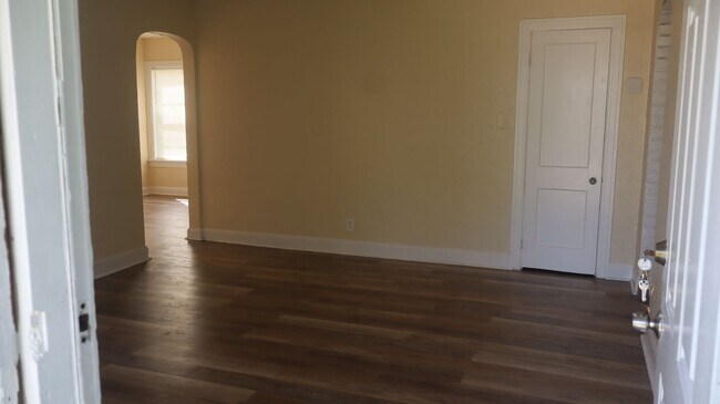 Building Photo - Historic Charm 3 bedroom/ 1 bath Home with...