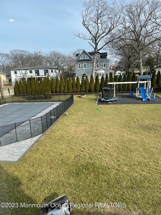 Building Photo - 501 Monmouth Pl