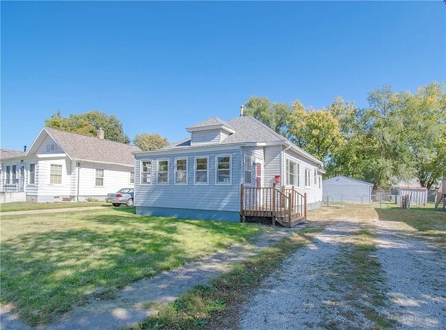 Building Photo - 409 3rd St