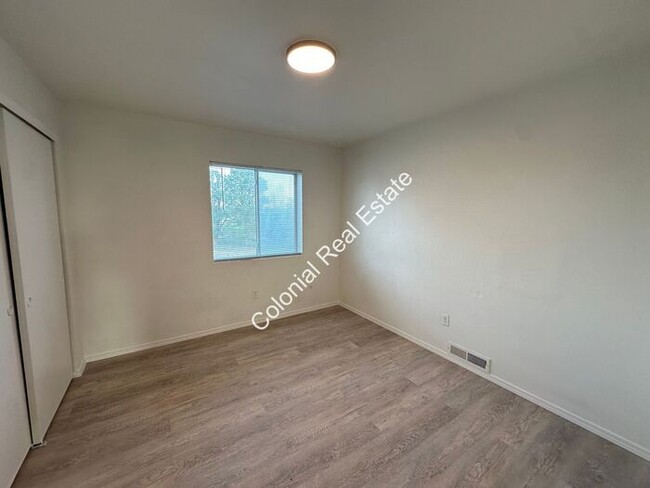 Building Photo - 4 bedroom 2 bathroom, remodeled townhouse ...