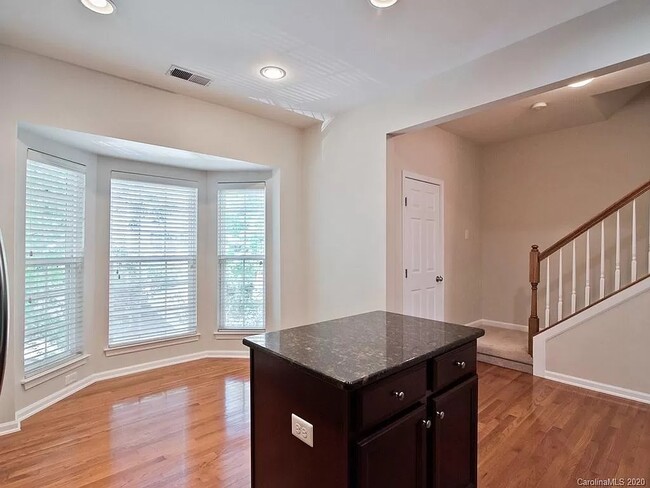 Building Photo - 660 Penn St