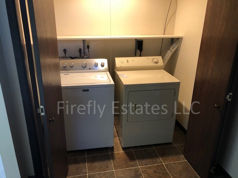 Building Photo - 603 Broadway Dr