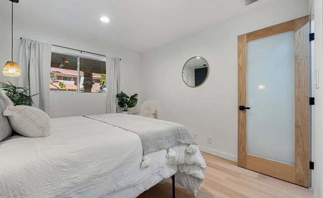 Building Photo - If you want the nicest unit on the market ...