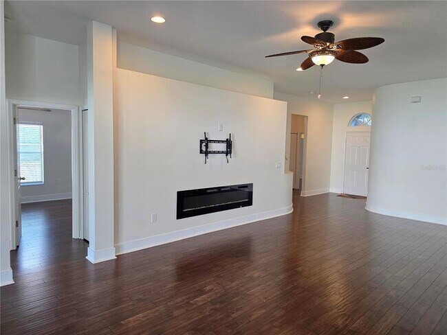 Building Photo - 730 Straw Lake Dr