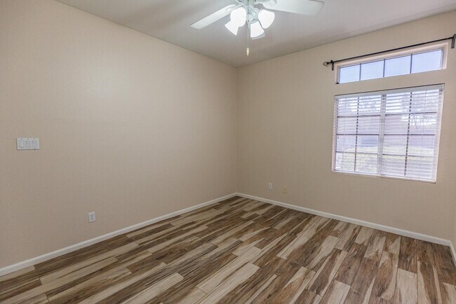 Building Photo - 7421 S Kachina Dr