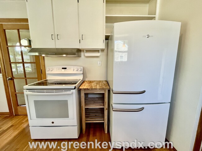 Building Photo - 2-Bedroom House in South Tabor with Fenced...