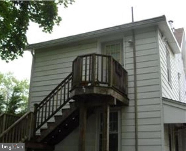 Building Photo - 40 Oak Ave