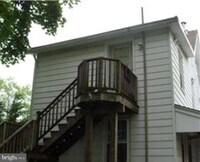 Building Photo - 40 Oak Ave