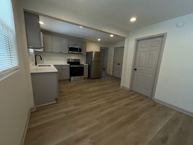 Building Photo - **Spacious 4BR with Modern Upgrades & Cove...