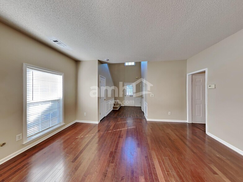 Building Photo - 212 Ashland Dr