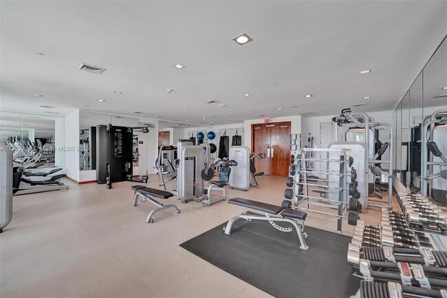 Building Photo - 101 S Fort Lauderdale Beach Blvd