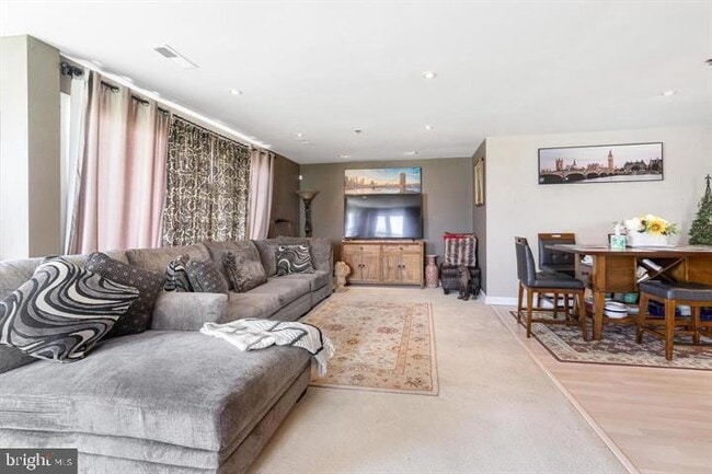 Building Photo - 5213 Le Parc Dr
