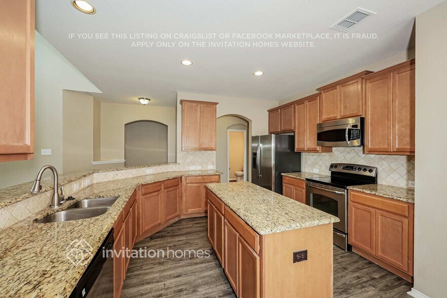 Building Photo - 15713 Landing Creek Ln