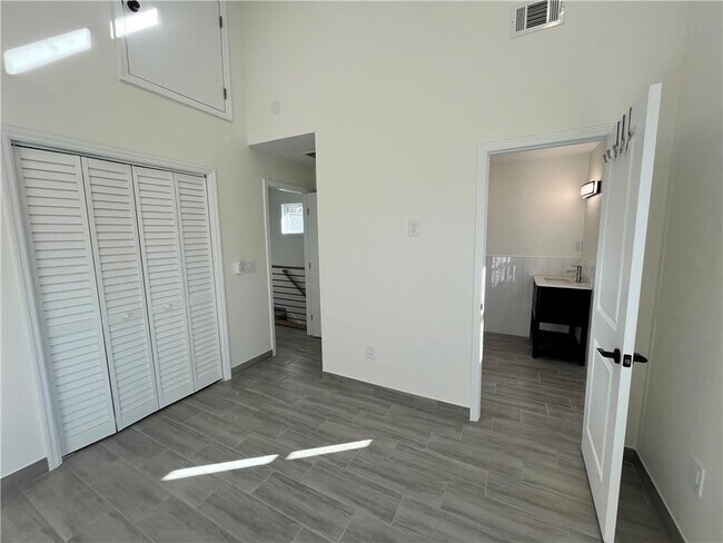 Building Photo - 4500 Kings Lake Dr