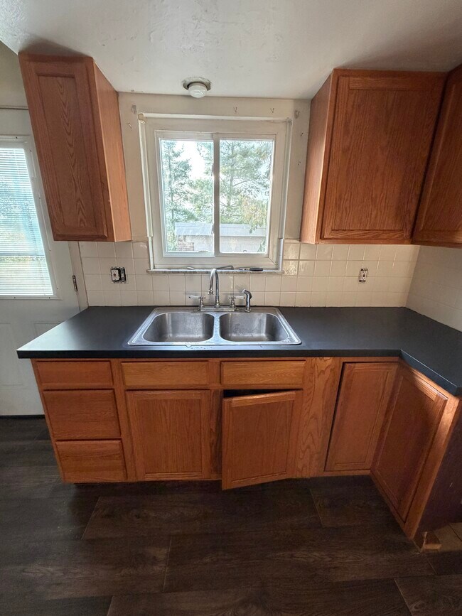 Sink - 1234 Cliffside St