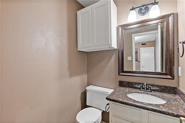 Building Photo - 2101 Barak Ln