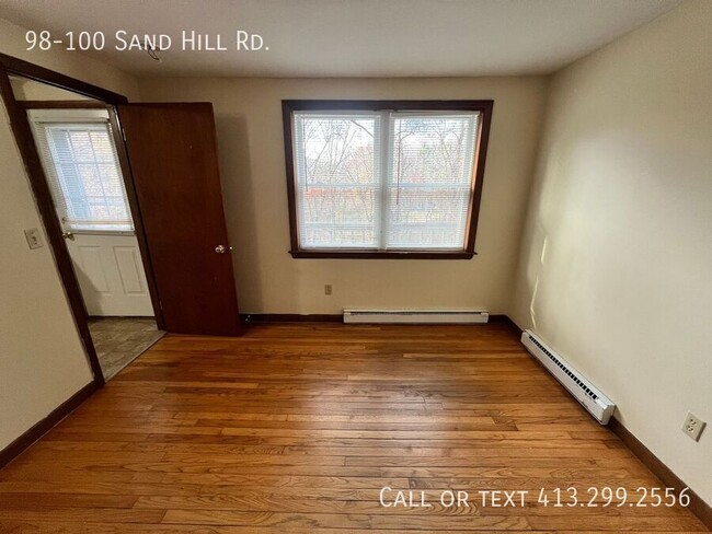 Building Photo - Charming 3 BR in a Quiet Amherst Location