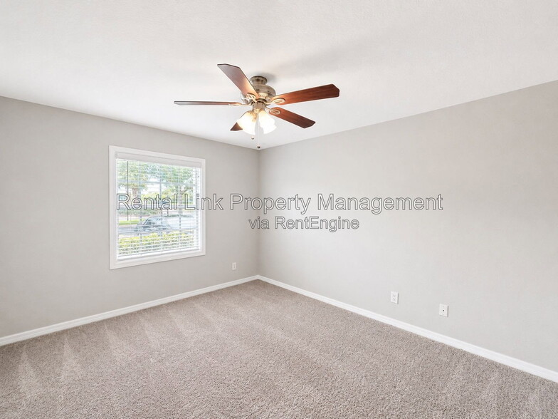 Building Photo - 4728 Beach Dr SE