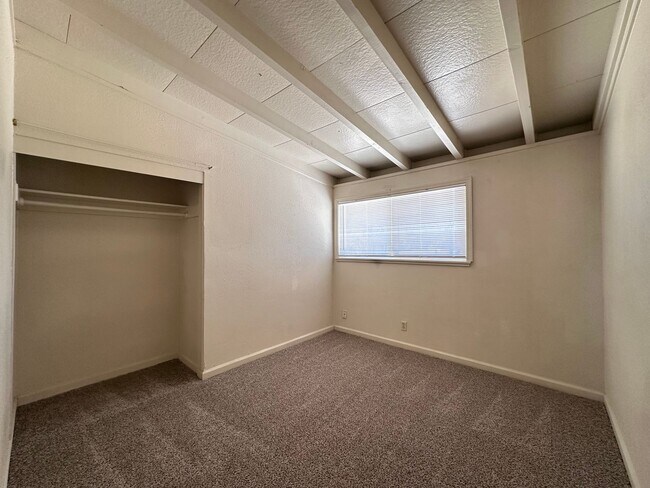 Building Photo - New Flooring Throughout