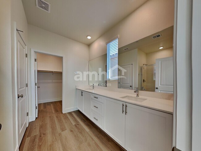 Building Photo - 545 Silverbell Fls Pl