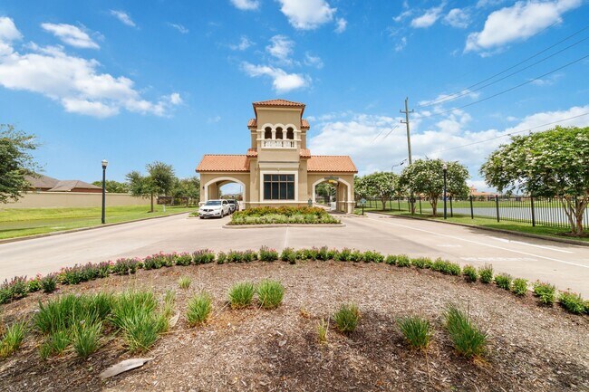 Building Photo - 77 Carmel Dr