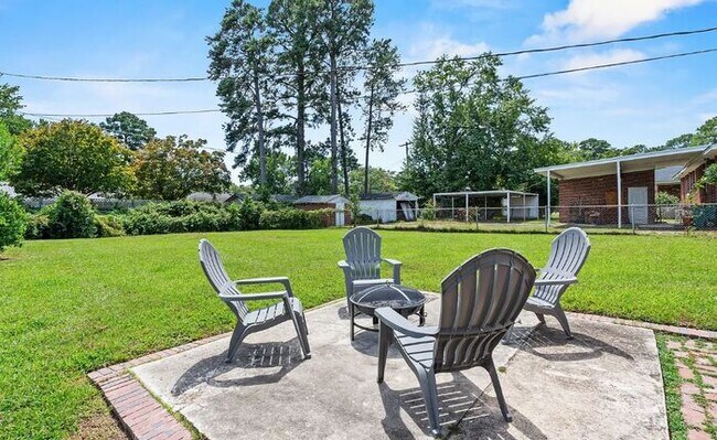 Building Photo - Furnished Mid Term Rental