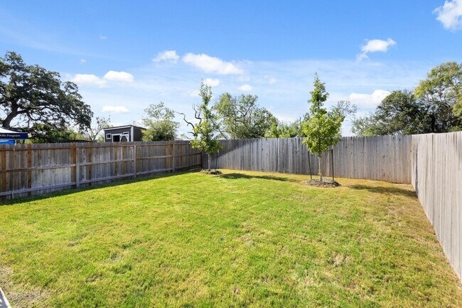 Building Photo - 4631 Otra Otra Dr