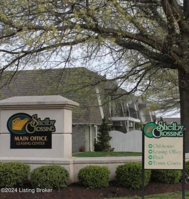 Building Photo - 1002 La Fontenay Ct