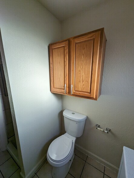 Bathroom - 11200 CA-99