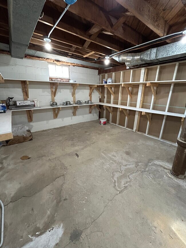 Building Photo - 256 Wood St