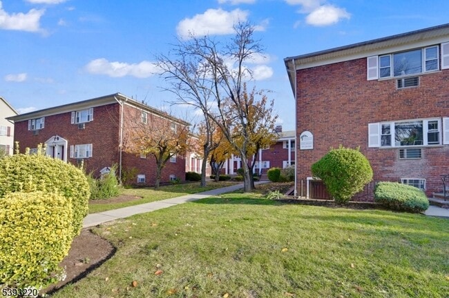 Building Photo - 640 Franklin Ave