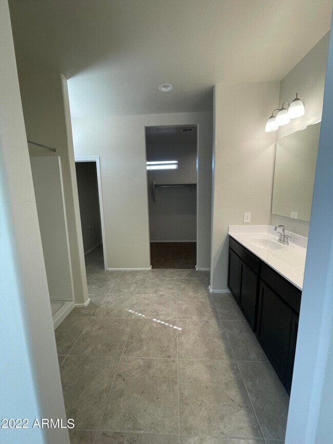 Building Photo - 36597 W Santa Clara Ave