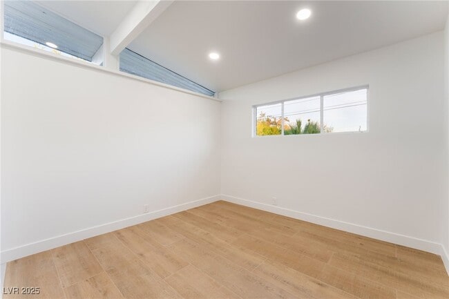 Building Photo - 548 E Oakey Blvd