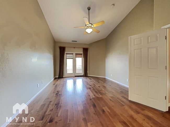 Building Photo - 231 W Flamingo Dr