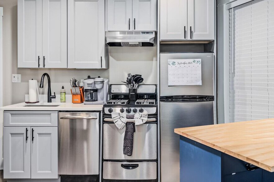 Building Photo - 396 Hanover St