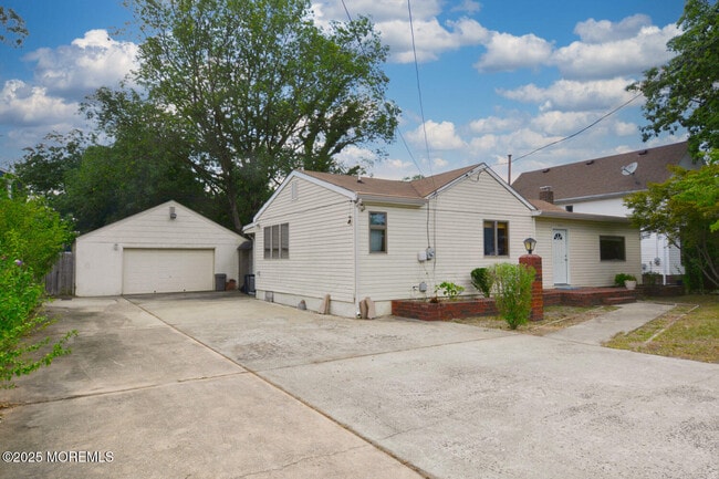 Primary Photo - 1111 River Ave