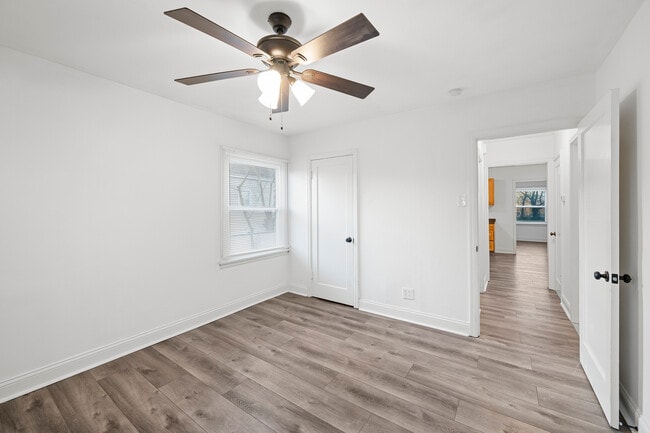 Building Photo - 5903 W Park Ave