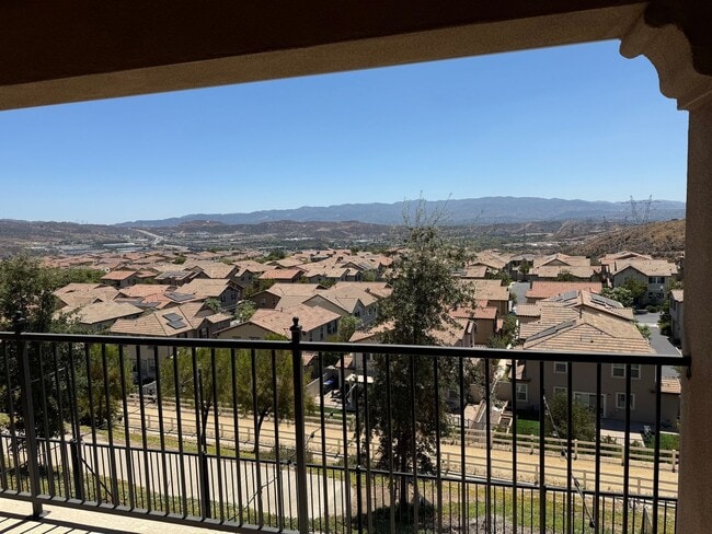 Building Photo - Home in Gated Five Knolls Community | 5 Bedrooms