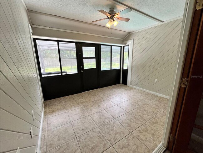 Building Photo - 600 S Parkview Ave