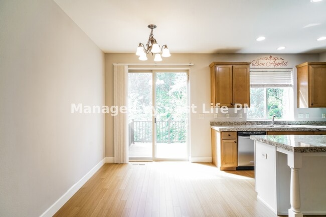 Building Photo - 2067 NE 49th Way