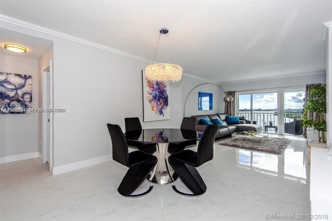 Building Photo - 300 Bayview Dr