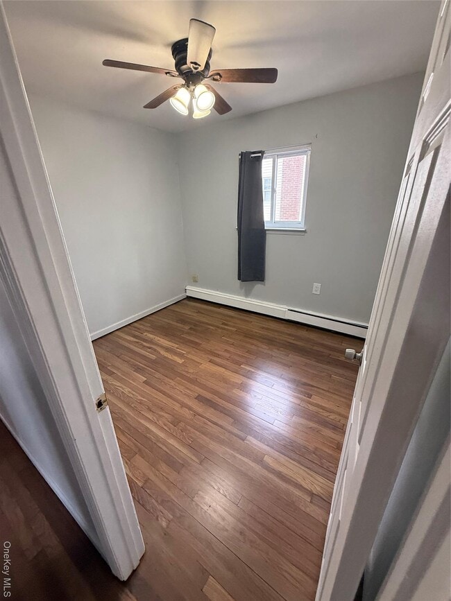 Building Photo - 28 Weir St