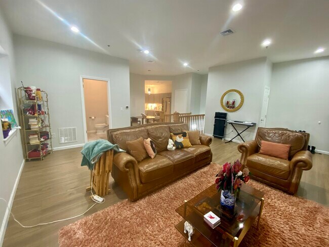 Building Photo - 517 74th St