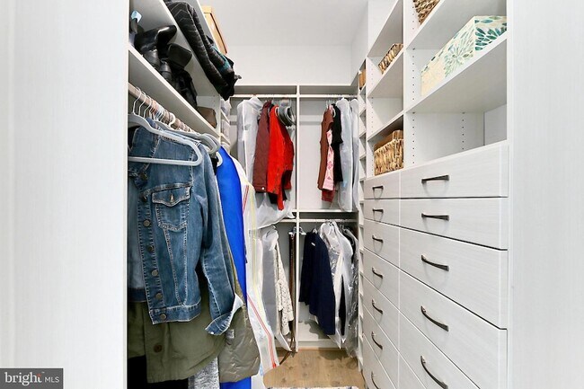 Building Photo - 635 Slaters Ln