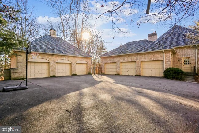 Building Photo - 9939 Bentcross Dr