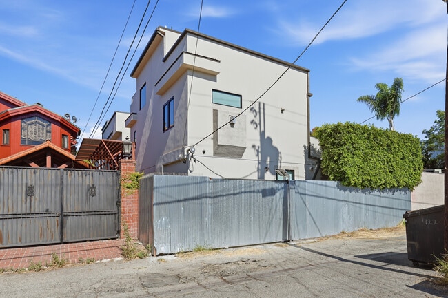 Building Photo - 425 N Alfred St