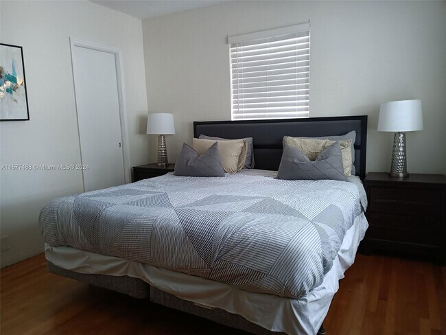 Building Photo - 1819 Fillmore St