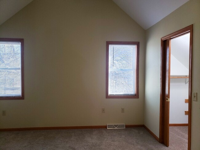 Building Photo - 1323 W Main St