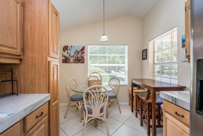 Building Photo - 20 Commodore Pl