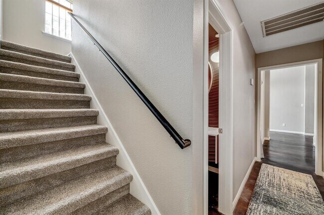 Building Photo - 8108 Asmara Dr